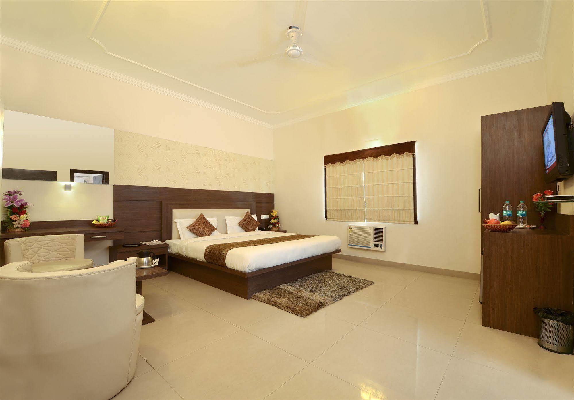 Fabhotel Plus Maniram Palace Agra  Exterior foto